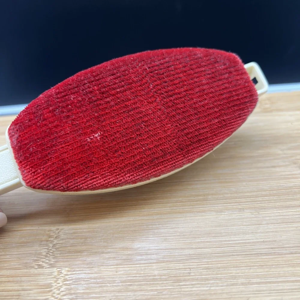 VTG the Fantastic brush Lint Pick Up Brush 1980's Roth Plastics Corp Red Velvet
